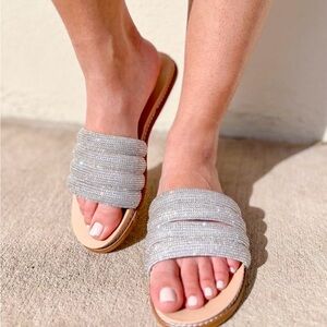 *** FOREVER LINK *** KILTER BEDAZZLED FLAT SANDAL | COLOR: Silver | SIZE: 7